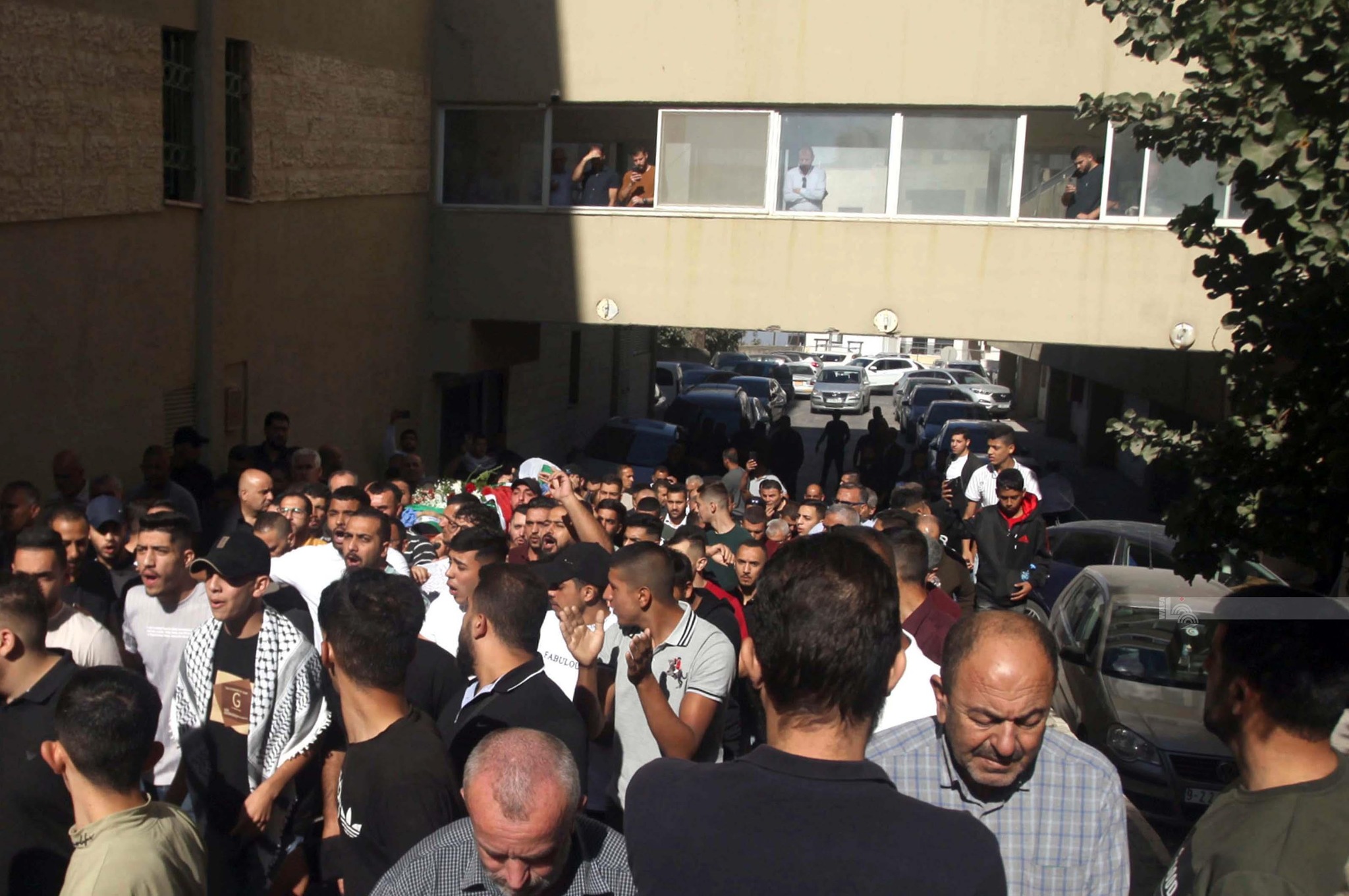 تشييع جثمان الشهيد أسامة عدوي إلى مثواه الأخير في مخيم العروب-الحياة الجديدة