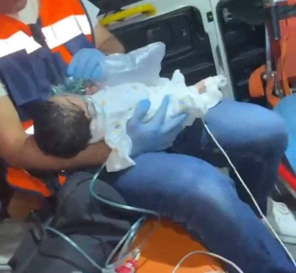 إصابة ثلاثة أطفال اختناقا بينهم رضيعة بغاز الاحتلال في القدس-الحياة الجديدة