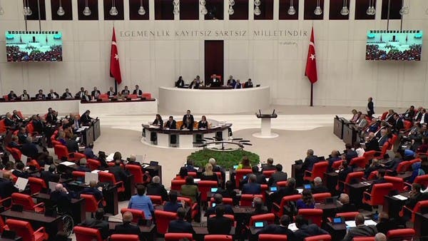 أردوغان يستعد للانتخابات بقانون يهدد حرية التعبير