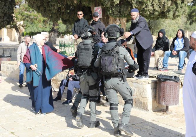 مستوطنون يقتحمون الأقصى وقوات الاحتلال تعتدي على المرابطات-الحياة الجديدة