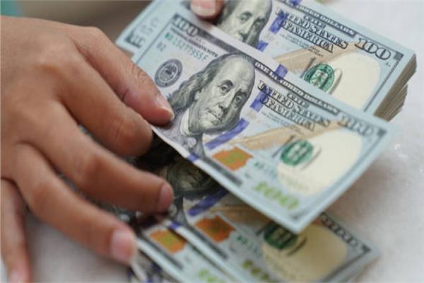 لبنان: ارتفاع أسعار صرف الدولار والوقود والسلع لتسجل مستويات غير مسبوقة