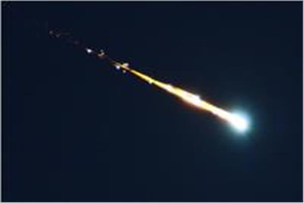 رصد كرة نارية ساطعة بسماء روسيا 