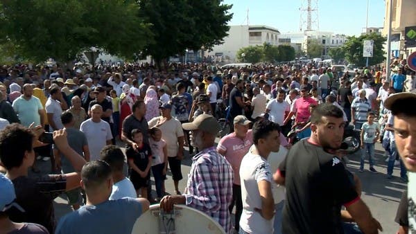 دعوة للإضراب العام واحتجاجات شعبية.. ماذا يحدث في تونس؟