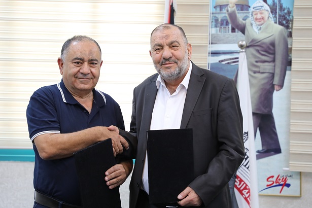 بلدية الخليل واتحاد الجمعيات التعاونية الزراعية توقعان اتفاقية لتأسيس وتشغيل “مركز تسويق المنتجات الزراعية”-الحياة الجديدة