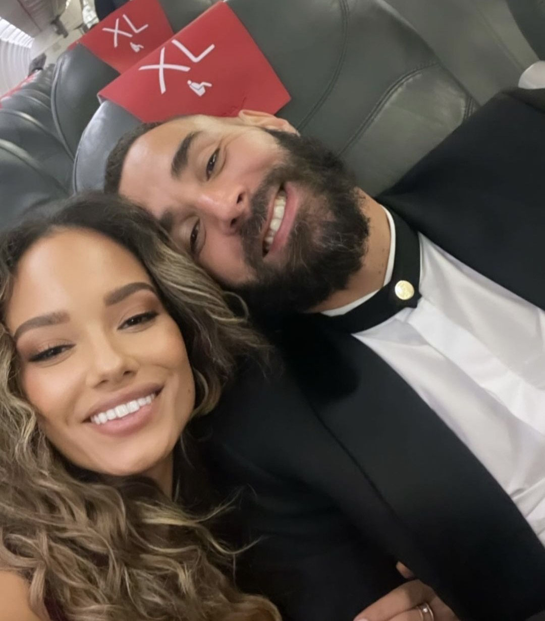 الكرة الذهبية تؤكد علاقة بنزيمة بعارضة أزياء أميركية