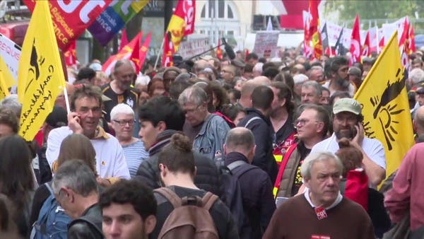 تشكل جبهة شعبية فرنسية واسعة ضد ماكرون وقرارات حكومته