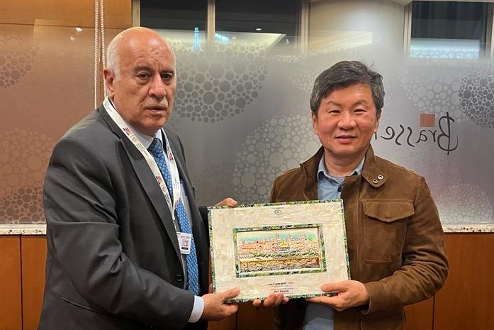 الرجوب يبحث تعزيز التعاون مع رئيس الاتحاد الكوري الجنوبي لكرة القدم-الحياة الجديدة