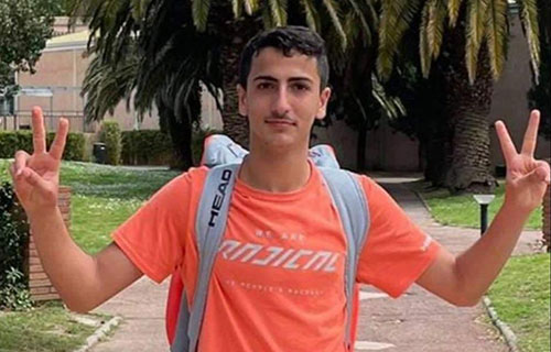 أيمن يونس .. موهبة فلسطينية مرشحة للتألق عالمياً بكرة المضرب