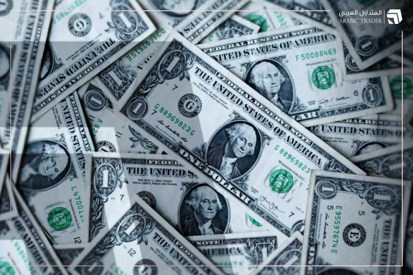 الدولار يرتفع بقوة ويتجه لتحقيق أرباح أسبوعية، فما الأسباب؟
