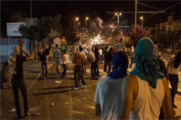 اندلاع مواجهات بين فلسطينيين وقوات الاحتلال ببلدة العيزرية بالقدس