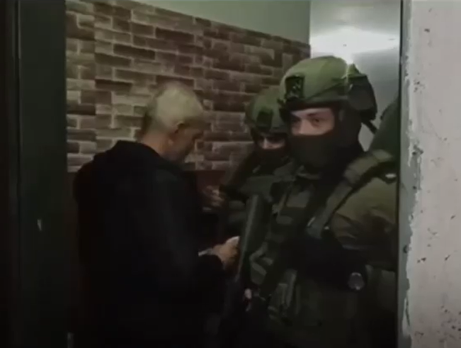 الاحتلال يعتقل والد وشقيق الفتى أبو قطيش-الحياة الجديدة