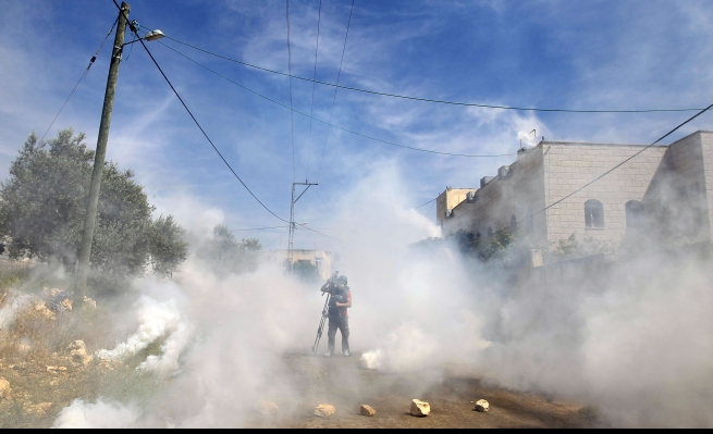 إصابة طالبات بالاختناق بعد اقتحام الاحتلال قرية خربثا بني حارث-الحياة الجديدة