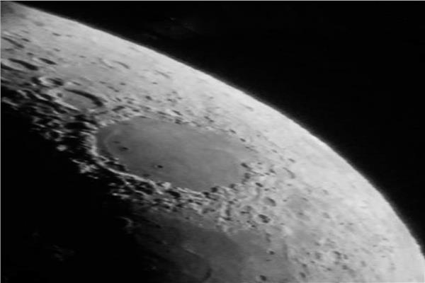 اكتشافات جديدة عن النشاط البركاني على القمر