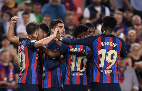 برشلونة يواصل مطاردة ريال مدريد بسحق بيلباو