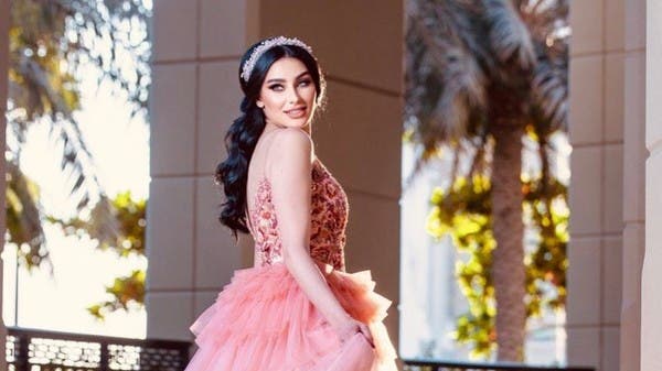 حكاية طبيبة سوريا الحسناء لم تنته.. لين كلايف إلى أميركا قريباً