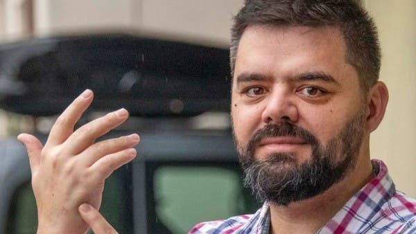 فيديو لا يصدق.. رقاقة تحت جلد الكف بدل بطاقة الدفع