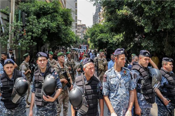 «لمرة أخرى»..احتجاز رهائن في بنك بلبنان