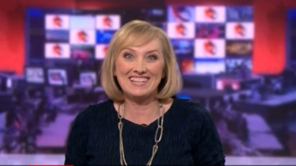 ابتهجت على الهواء لرحيل جونسون.. هكذا عوقبت مذيعة بريطانية