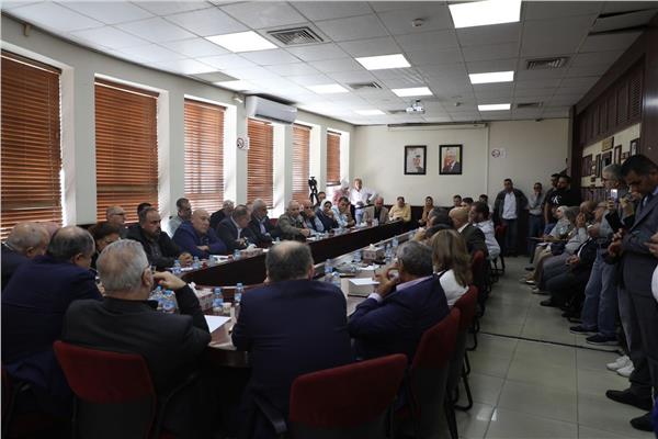 وسط حصار الاحتلال.. وفد وزاري فلسطيني يزور «نابلس»