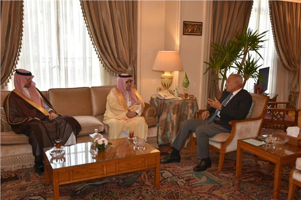 أبو الغيط يستقبل رئيس المنظمة العربية للسياحة بمقر الجامعة العربية بالقاهرة