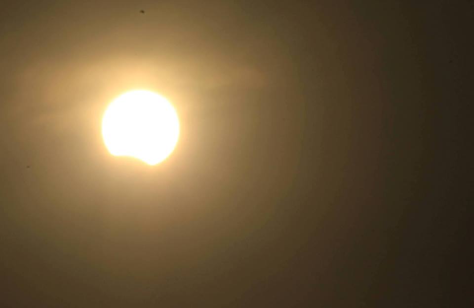 فلسطين تشهد كسوفا جزئيا للشمس يستمر لمدة ساعتين وثلث تقريبا-الحياة الجديدة