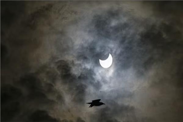 شاهد الكسوف الجزئي للشمس من الفضاء