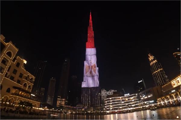 احتفالا بمرور خمسون عامًا على العلاقات القوية .. برج خليفة يضئ بعلم مصر والأمارات