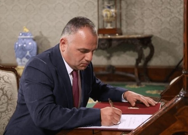 حنانيا يطلع وزير البلديات والثقافة المالطي على آخر التطورات الميدانية والسياسية-الحياة الجديدة