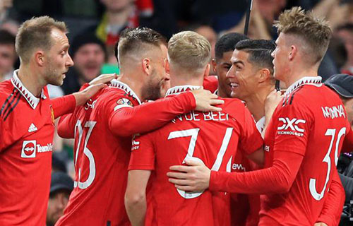 مان يونايتد يتفوق بثلاثية وايندهوفن يطيح أرسنال ويتأهل