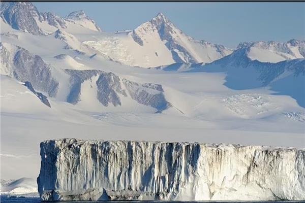 اكتشاف نهر غامض تحت الغطاء الجليدي في أنتاركتيكا 