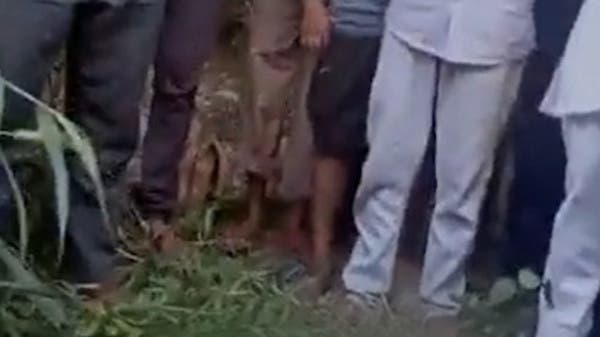 فيديو قاسٍ.. طفلة مدممة تستغيث والمارة يكتفون بالتصوير