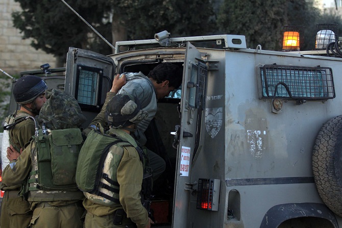 الاحتلال يعتقل شابين قرب الحرم الإبراهيمي في الخليل-الحياة الجديدة