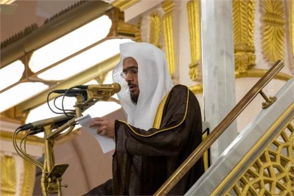 إمام المسجد النبوي يحذر من خطورة منصات التواصل الاجتماعي في نشر الشائعات