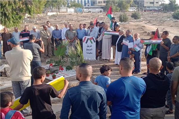 مبادرة «البريج مخيمنا» تضع أكليلًا من الزهور على ضريح الشهداء