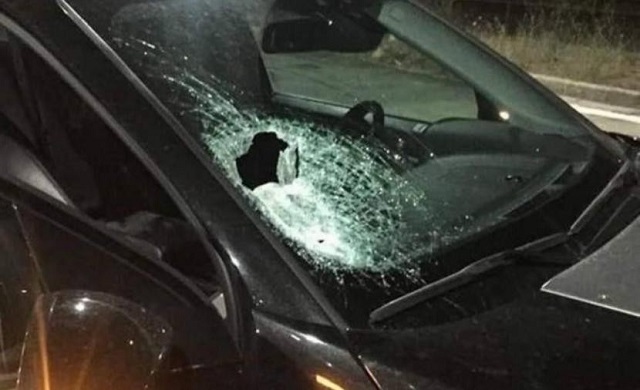 مستوطنون يهاجمون مركبات المواطنين شرق رام الله-الحياة الجديدة