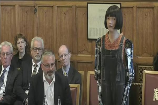 أول روبوت يتحدث في مجلس اللوردات البريطاني| فيديو