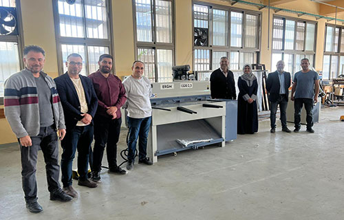 “المشروبات الوطنية” تجهز مشغلاً مهنياً في مدرسة بالخليل