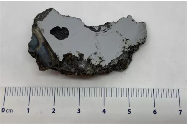 العثور على معادن لم يسبق لهما مثيل على الأرض داخل نيزك  