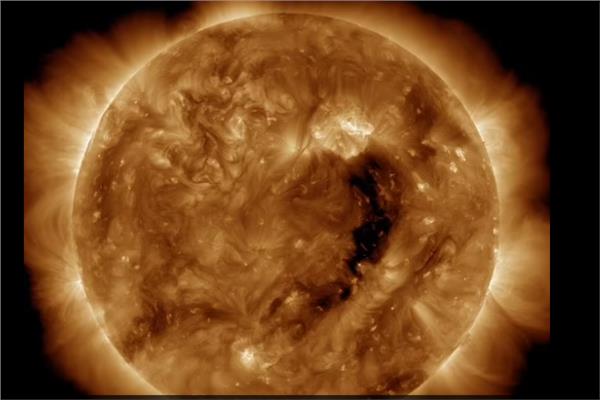 تسبب مشكلات في الطاقة الكهربائية.. عاصفة شمسية تضرب الأرض غداً 