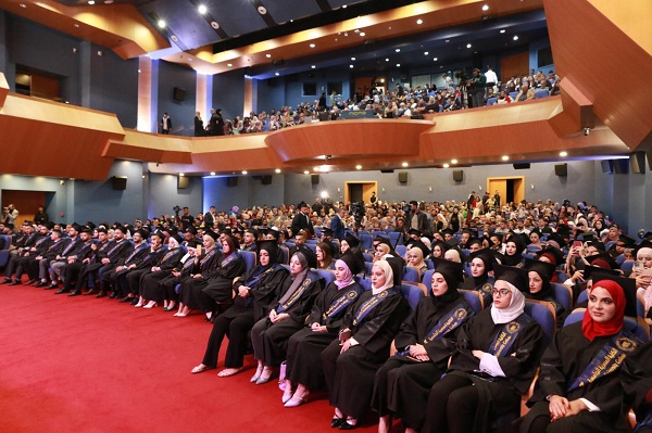 الكلية العصرية الجامعية تخرَّج فوجاً من طلبتها-الحياة الجديدة