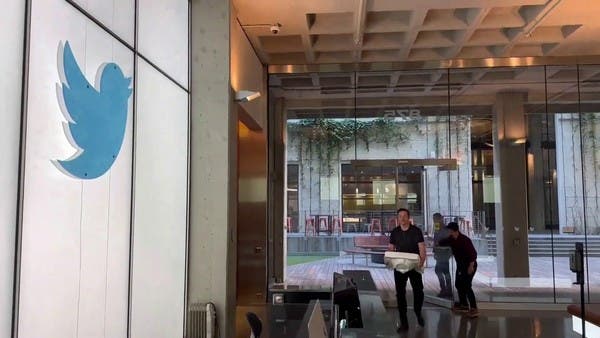 انتقادات لإعلان إيلون ماسك نيته فرض رسوم على حسابات “تويتر” الموثقة