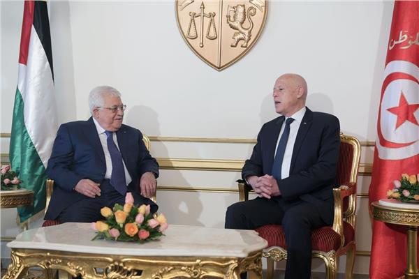 الرئيس الفلسطيني يجتمع مع نظيره التونسي على هامش القمة العربية