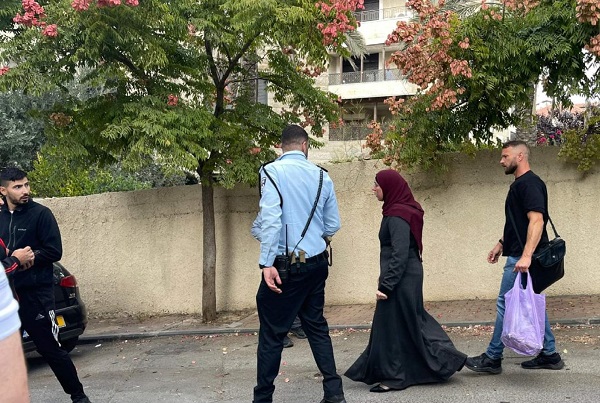 الاحتلال يعتقل والدي الشهيد عامر حلبية من بيت حنينا-الحياة الجديدة