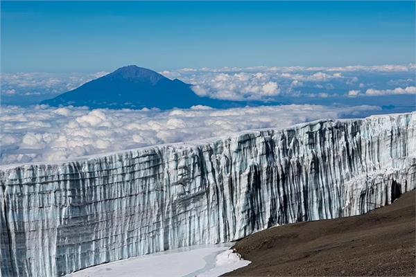 بسبب الاحتباس الحراري.. تحذير من اختفاء أنهار جليدية رئيسية بالعالم