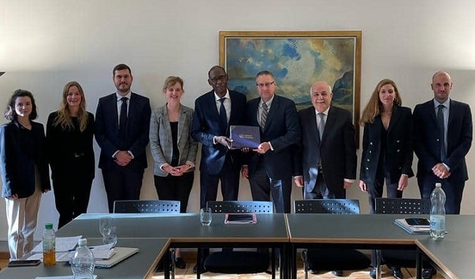 منصور يعقد اجتماعا مع وفد رفيع المستوى من “الخارجية السويسرية” حول القضية الفلسطينية-الحياة الجديدة