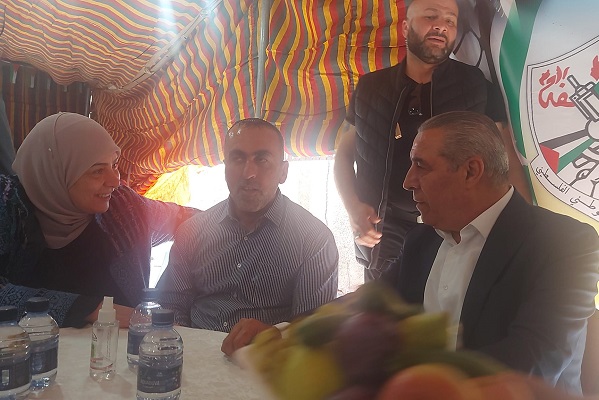 الرئيس يهاتف الأسير المحرر إسماعيل عارف مهنئا إياه بالإفراج عنه-الحياة الجديدة