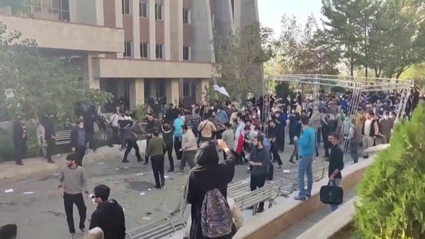 انتفاضة مهسا أميني تخترق حاجز الخوف من النظام الإيراني