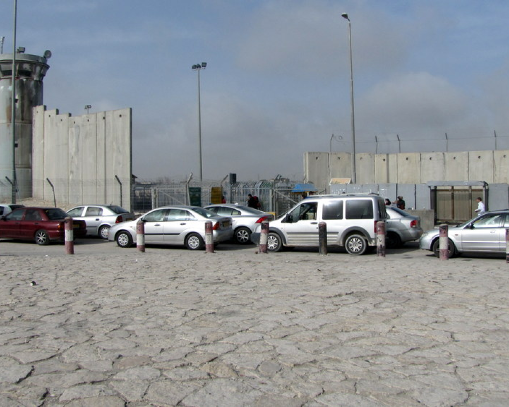 الاحتلال يغلق حاجز قلنديا العسكري شمال القدس-الحياة الجديدة