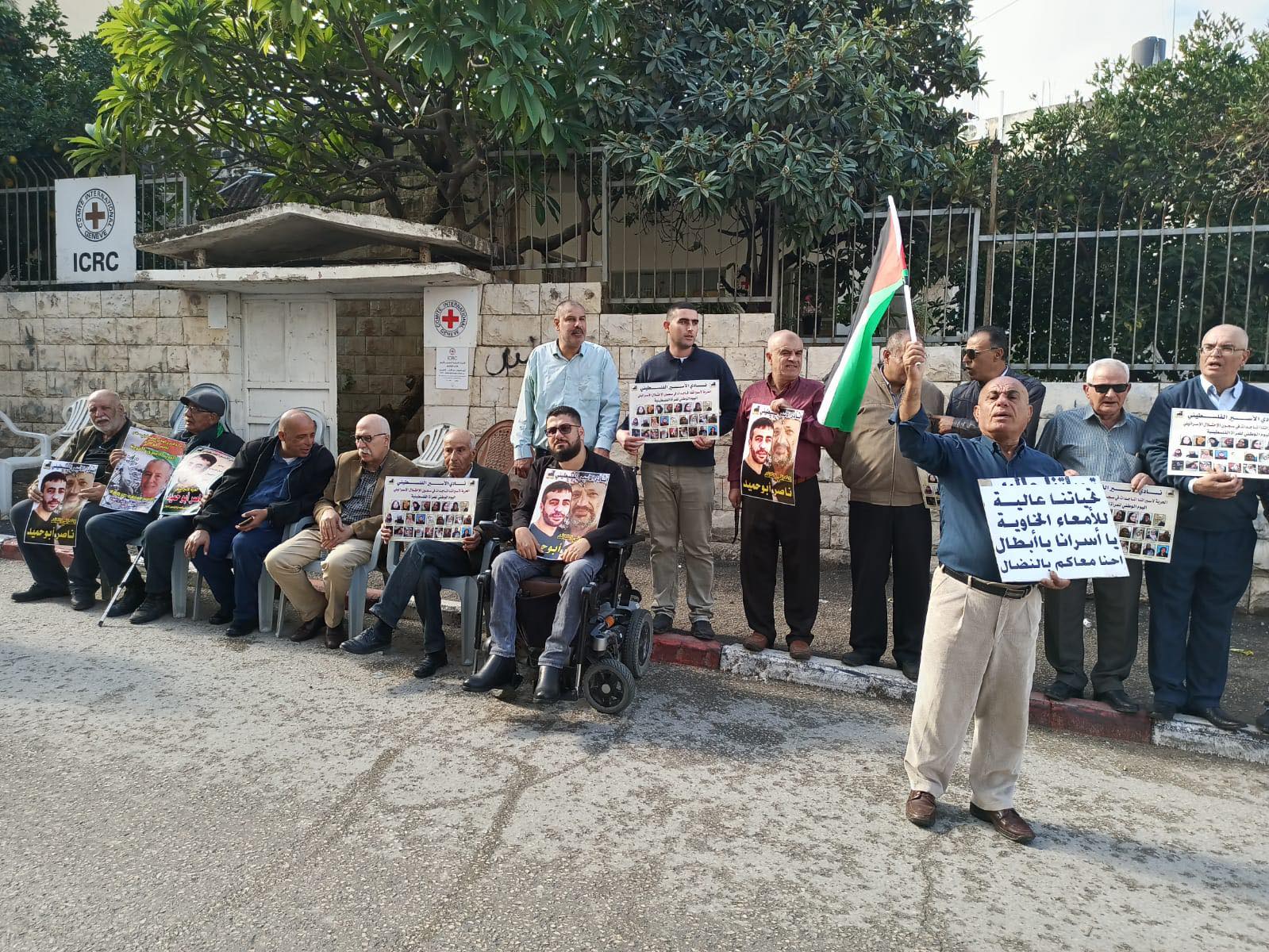 أهالي الأسرى يستصرخون العالم لإنقاذ الأسير أبو حميد قبل فوات الأوان-الحياة الجديدة