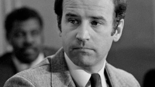 رحلة بايدن السياسية.. ازدواجية أغضبت الكونغرس كثيرا